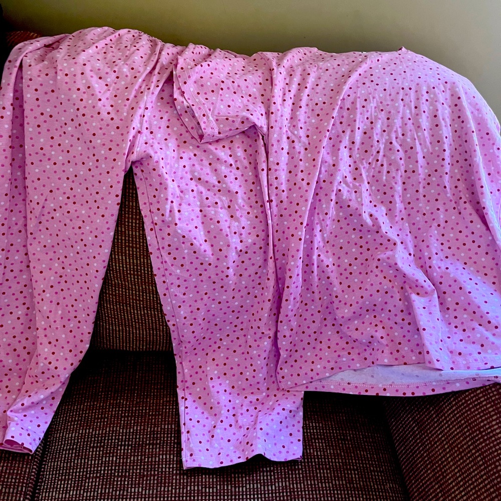 Pajamas. Short sleeve. Coming from Pakistan